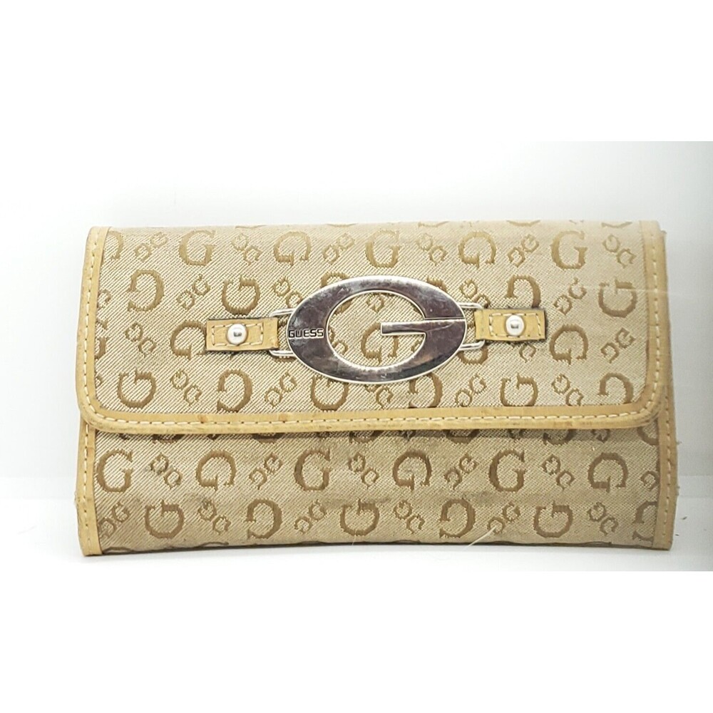 Guess Womens Wallet Holds DL, Credit Cards, and has a change pocket Vintage